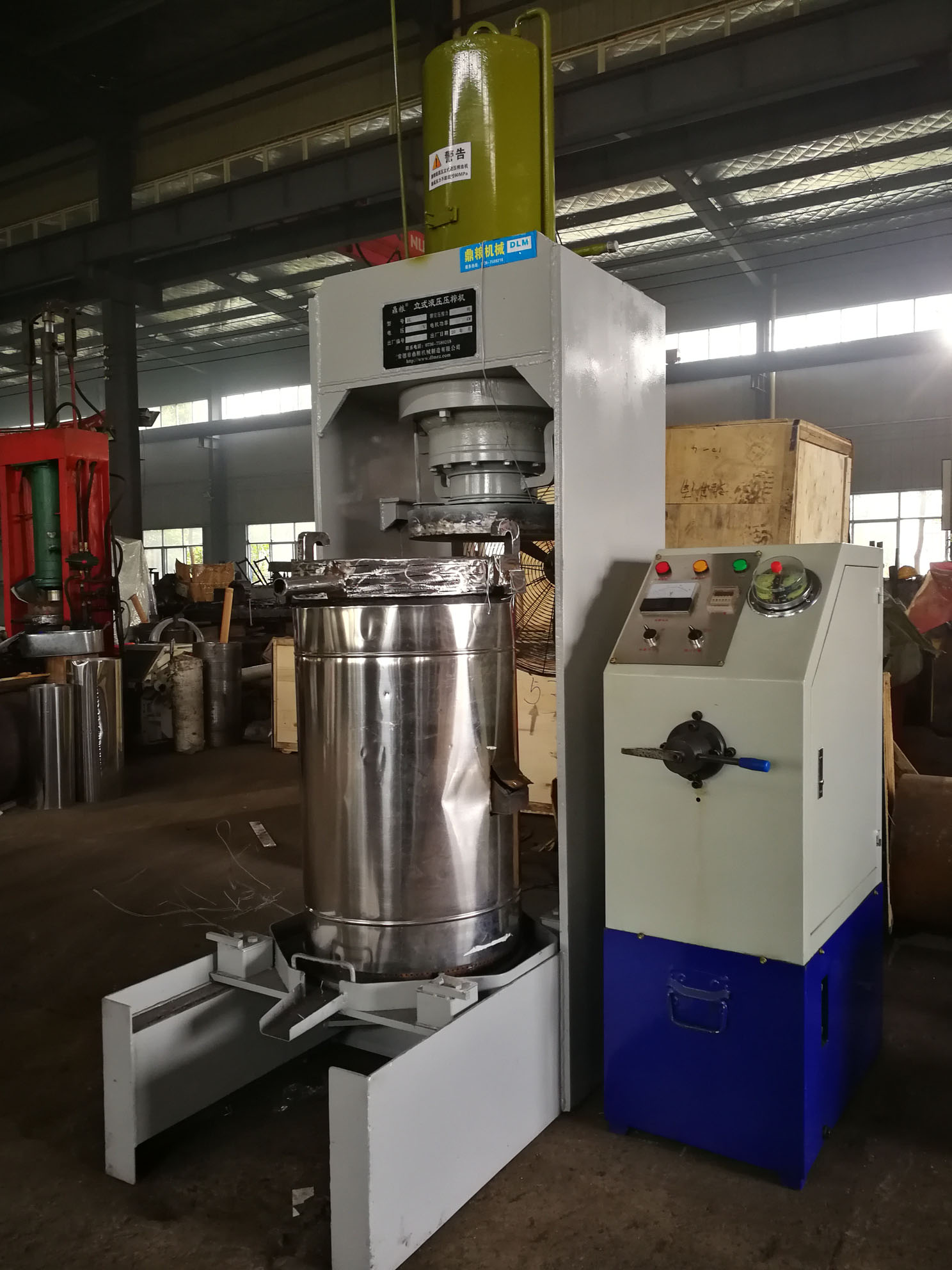 不銹鋼超高壓立式液壓壓榨機，果汁壓榨機，果渣壓榨機，藥材壓榨，油渣處理，白土壓榨